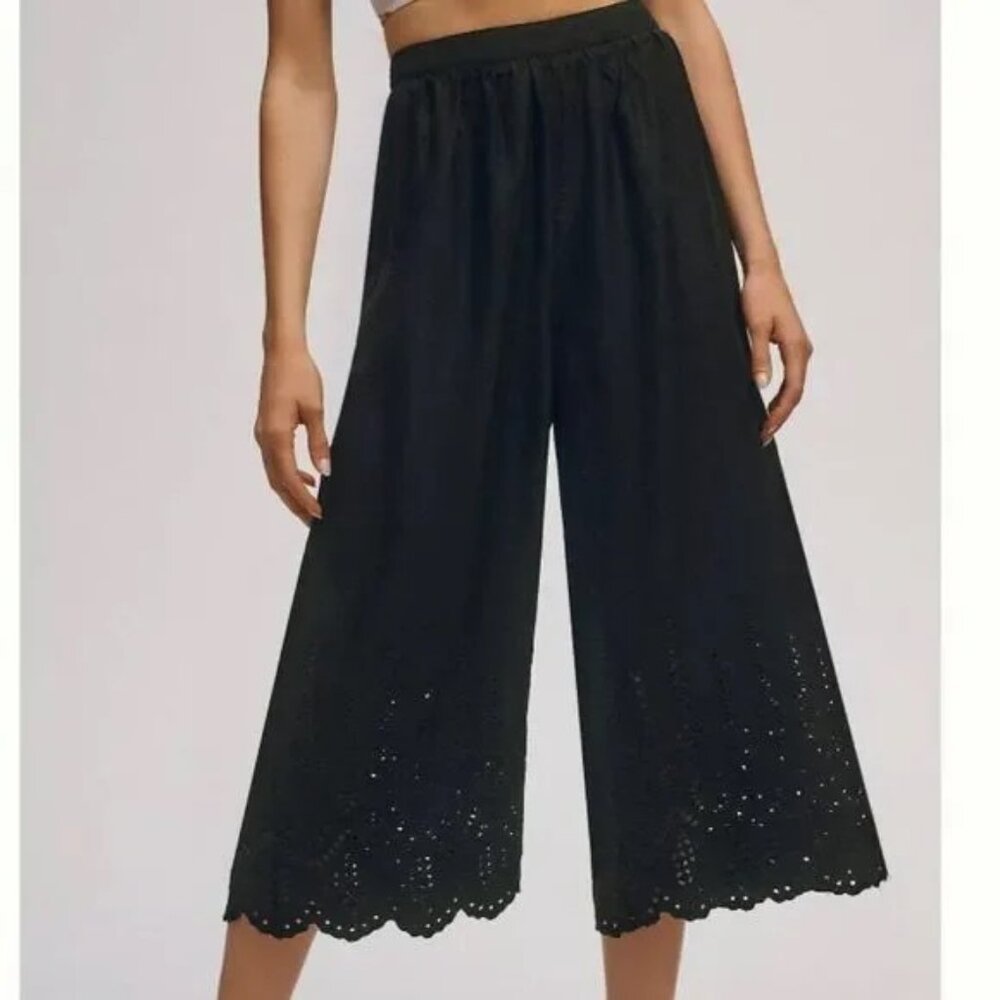 Anthropologie Chic Black Eyelet Crop Pants. Size 6 - NWT
